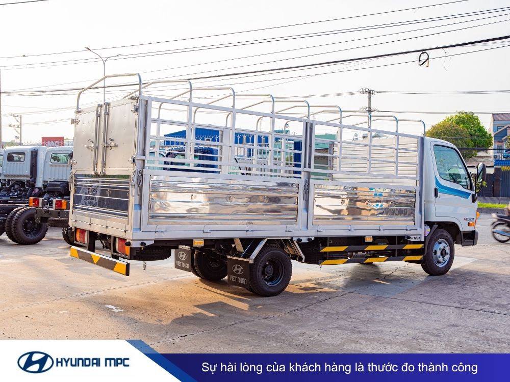 Giá xe tải Hyundai Mighty N250SL thùng mui bạt 2T -  2.5T thùng 4.3m